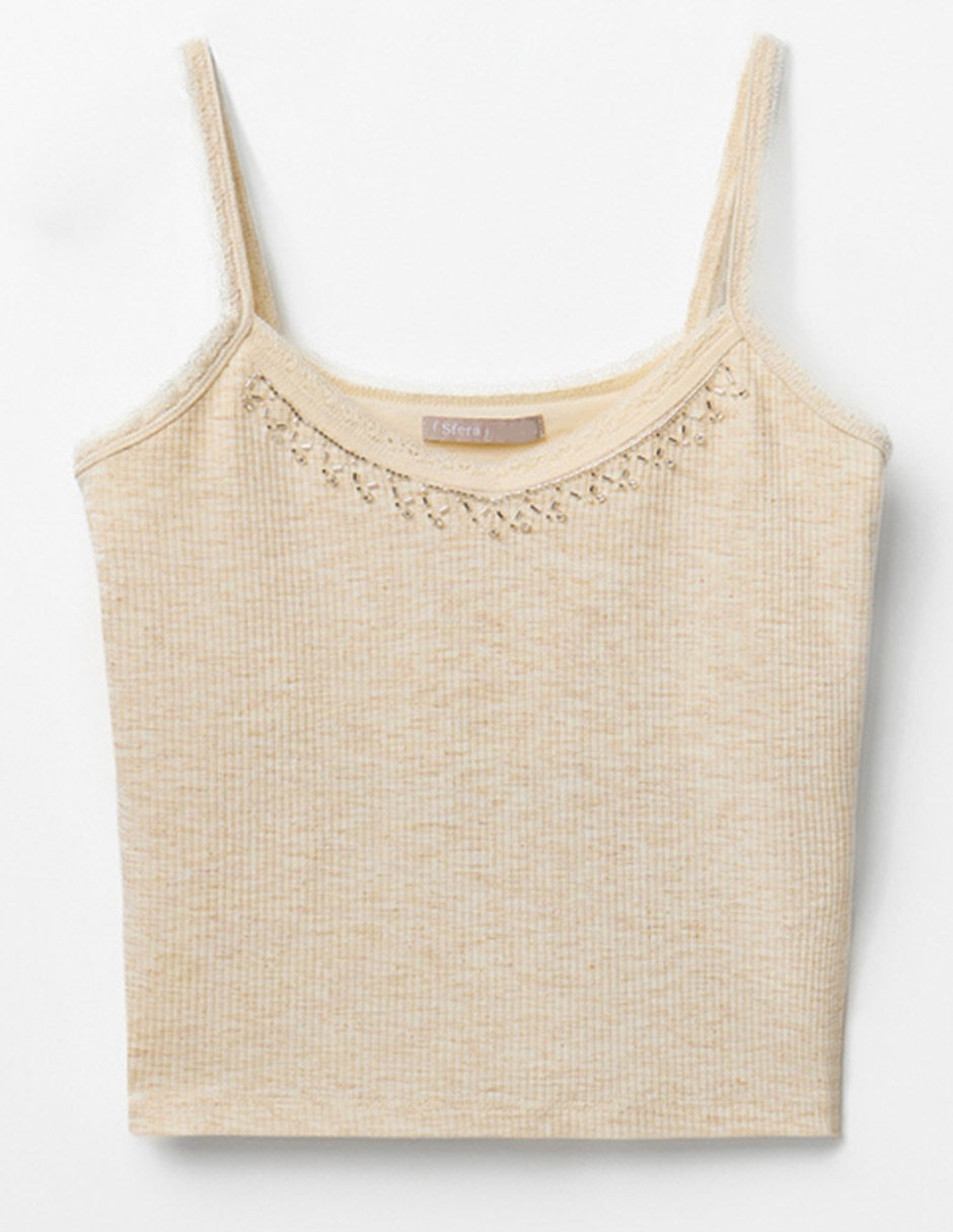 Top cuello redondo escote medio tirante delgado